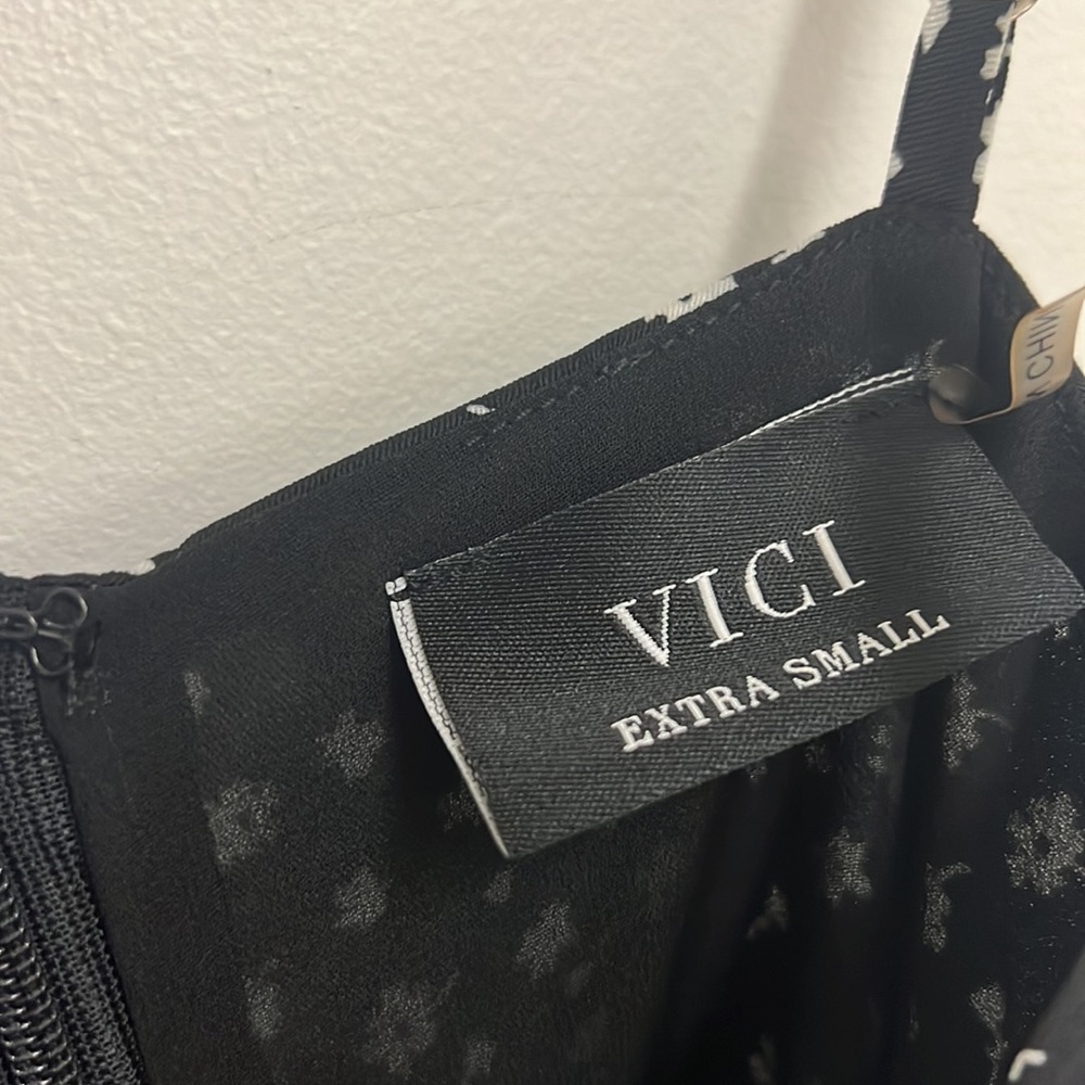 Vici floral, mini dress - Picture 3 of 3